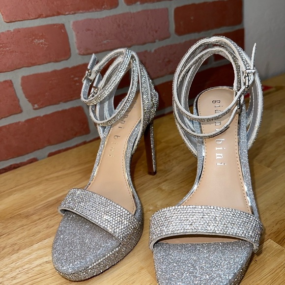 Gianni Bini Embellished High Heel Size 6 - Picture 3 of 4